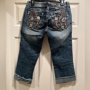 MissMe Denim Capri’s Floral sequence back pockets